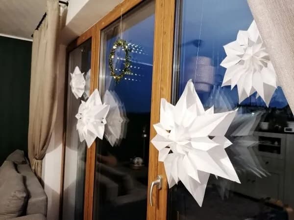 Jak zrobić gwiazdę na okno – proste pomysły na dekorację świąteczną Jak zrobić gwiazdę na okno – proste pomysły na dekorację świąteczną