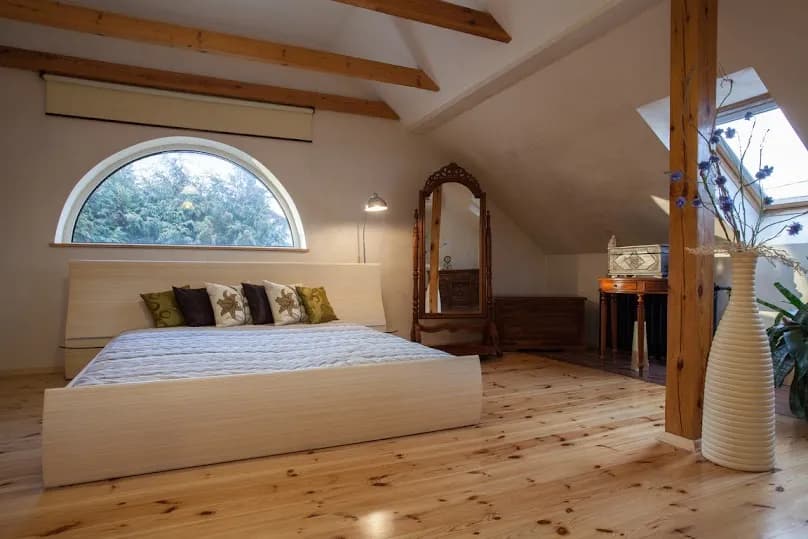 Czym wykończyć skosy na poddaszu? Najlepsze materiały i porady Czym wykończyć skosy na poddaszu? Najlepsze materiały i porady