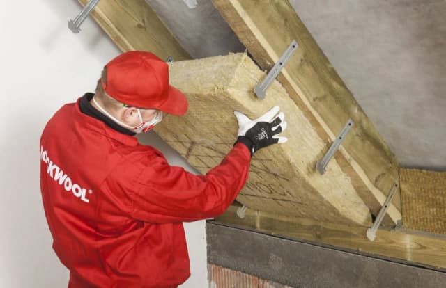 Czym docieplić poddasze? Najlepsze materiały i metody izolacji Czym docieplić poddasze? Najlepsze materiały i metody izolacji