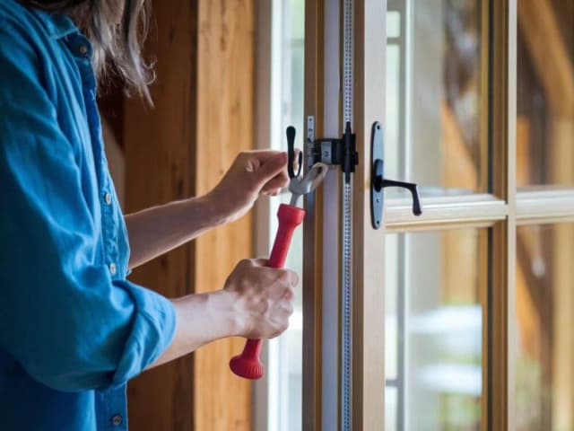 Jak otworzyć okno bez klamki - proste metody na trudności z otwarciem Jak otworzyć okno bez klamki - proste metody na trudności z otwarciem