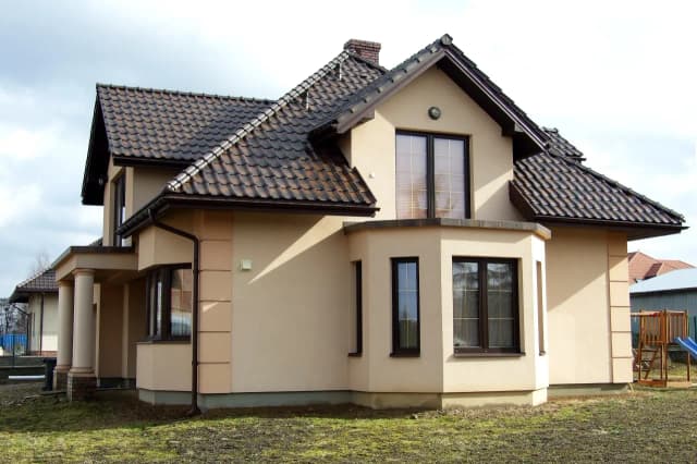 Jaka elewacja do brązowego dachu? 10 najlepszych propozycji Jaka elewacja do brązowego dachu? 10 najlepszych propozycji