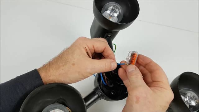 Jak podłączyć żyrandol na 3 żarówki - uniknij typowych błędów w instalacji Jak podłączyć żyrandol na 3 żarówki - uniknij typowych błędów w instalacji