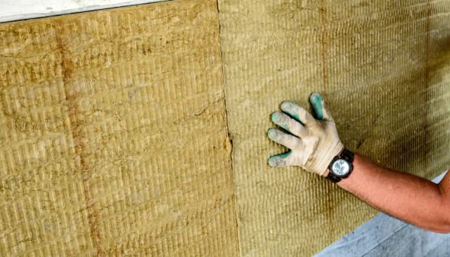 Wełna czy styropian na elewację: Porównanie i wybór materiału Wełna czy styropian na elewację: Porównanie i wybór materiału